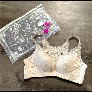 New with tags push-up bra in size 42/ 3XL